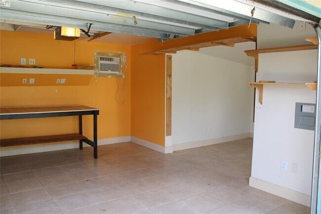 Building Photo - 861 NW 116th Ave