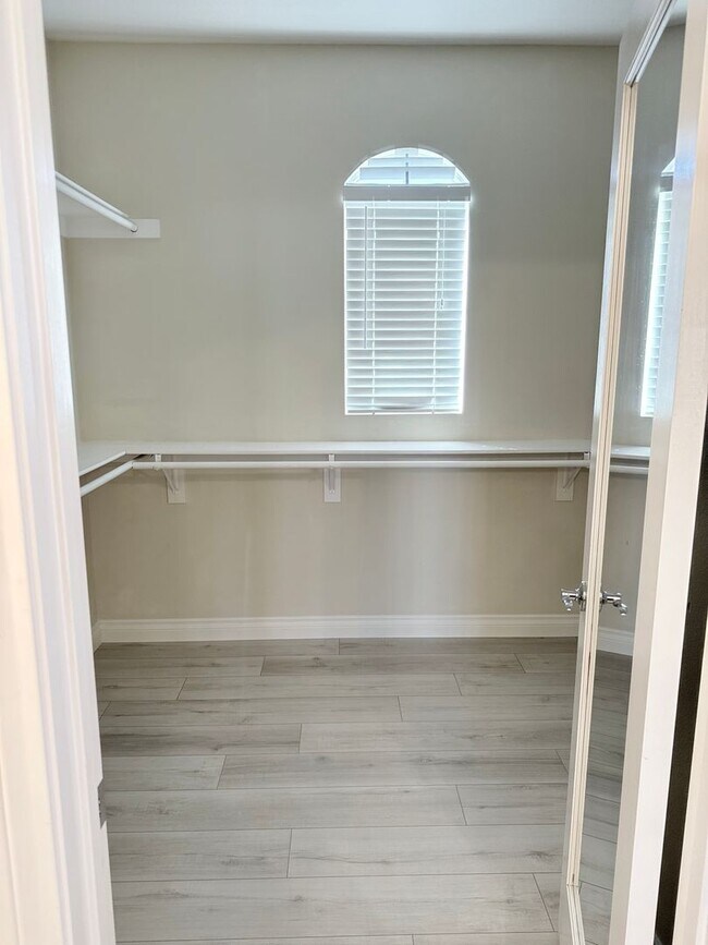 Building Photo - Executive 4 Bedroom Home for Rent