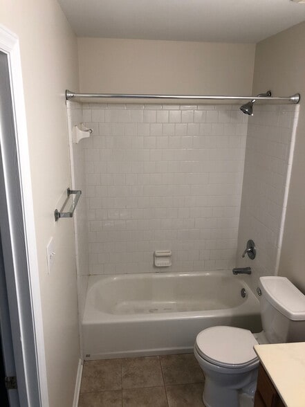 Building Photo - 6705 Twin Tree Ct