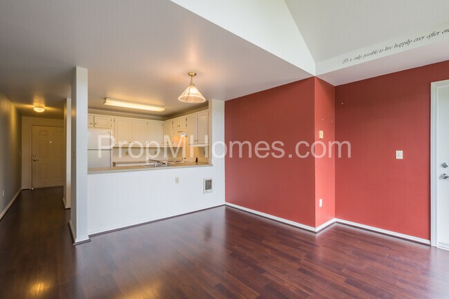 Building Photo - Courtyards at Springville - Great  2/2 Upper Level Condominium Available Now