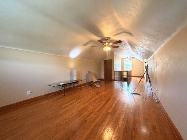 Building Photo - Hilltop Charm in Floyds Knobs – Spacious All-Brick Beauty with Room to Grow!