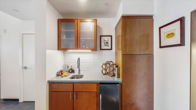 Building Photo - 3,400 SQFT CONDO IN DOWNTOWN CHAMPAIGN W/ ...