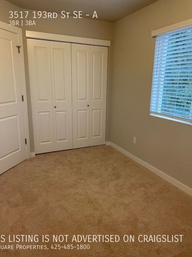 Building Photo - $1,000 Off for December!!! Corner Unit-3 B...