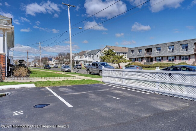 Building Photo - 903 Ocean Ave N