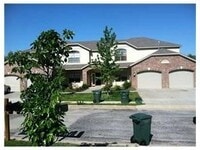 Building Photo - 2624 N Valencia Ave