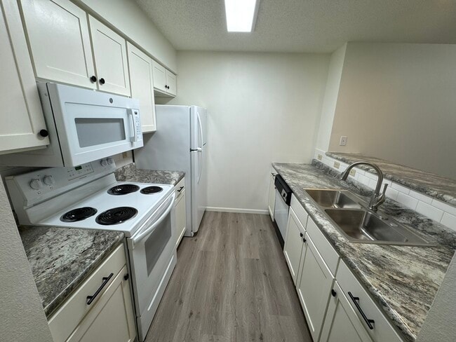 Building Photo - 395