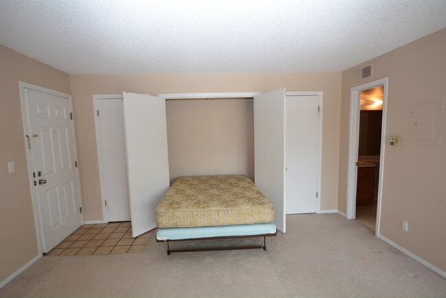 Building Photo - Sunstream Loft One Bedroom plus additional main floor Murphy Bed.