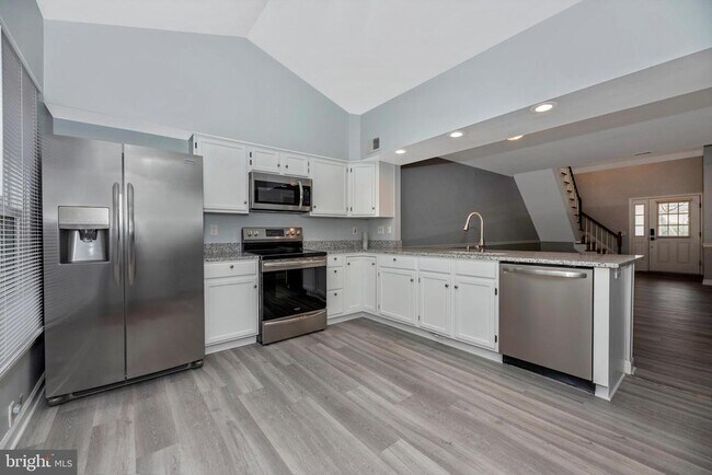 Building Photo - 910 McLendon Dr