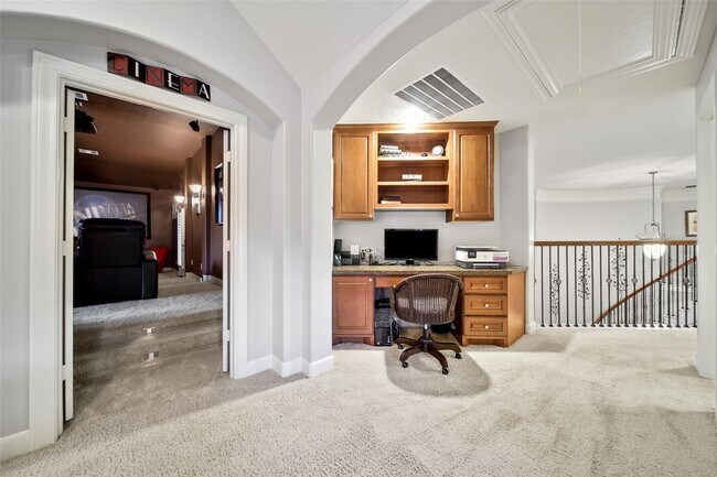 Building Photo - 5902 Royal Hill Ct