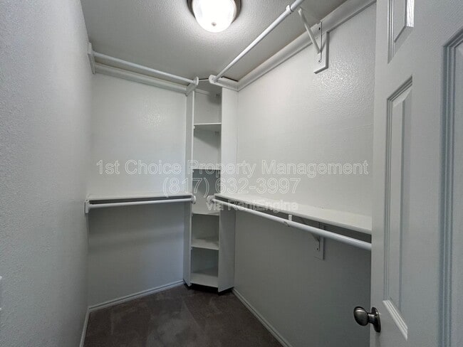 Building Photo - 4644 Benham Dr