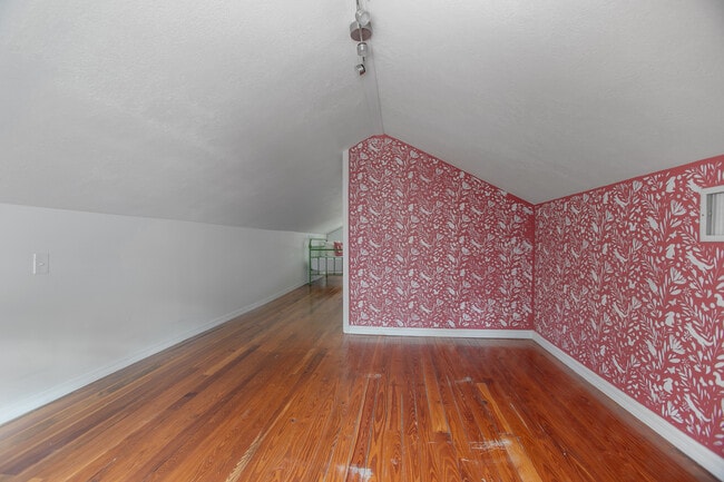 Building Photo - 1056 Stevens St