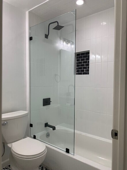 Building Photo - 1260 N Detroit St