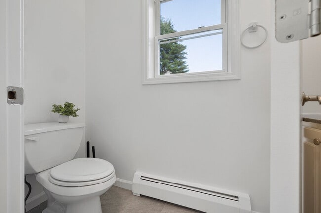 Building Photo - 163 Silver Lake Rd