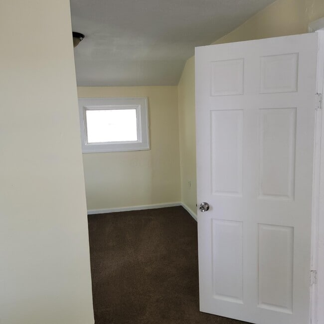 Building Photo - 438 S Powell Ave