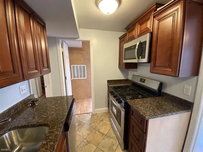 Building Photo - 1043 N Main St