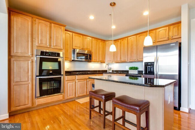 Building Photo - 2021 Crescent Moon Ct