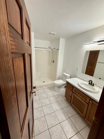 Building Photo - 707 Edge Point Ct
