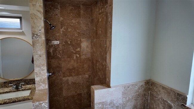 Building Photo - 613 Palomar Ln