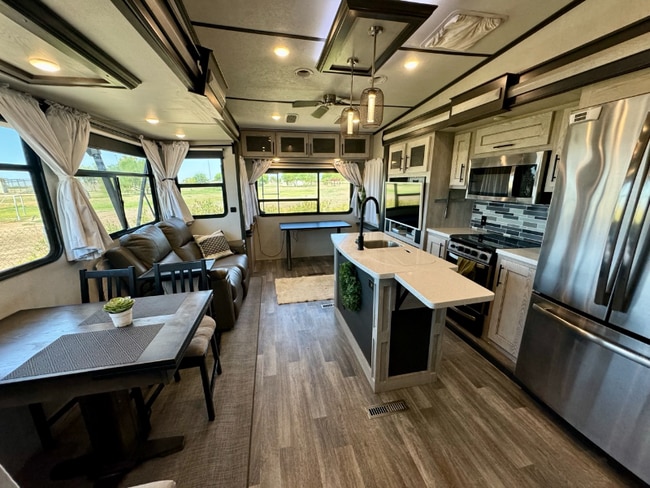 Building Photo - 1716 Sunbeam Lake Dr