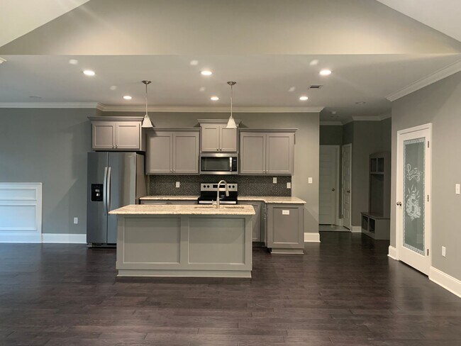 Building Photo - Beautiful 4BD/3B Home in Knights Landing
