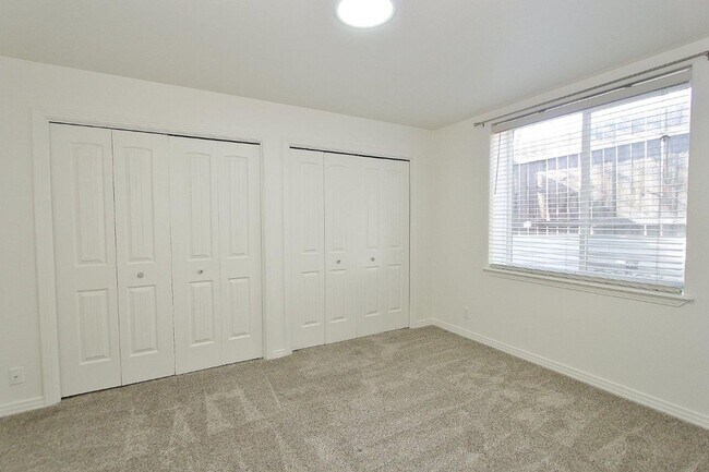 Building Photo - Quaint Cottage-Style Home in SE Boise