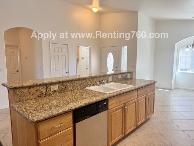 Building Photo - Spacious 3 Bed 2 Bath Home!