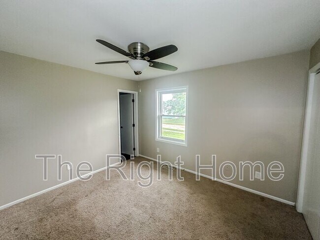 Building Photo - 6424 N 68th St