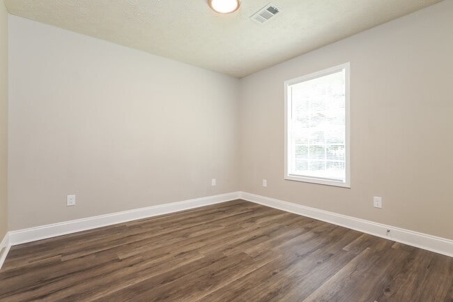 Building Photo - 812 Pine Hill Ct