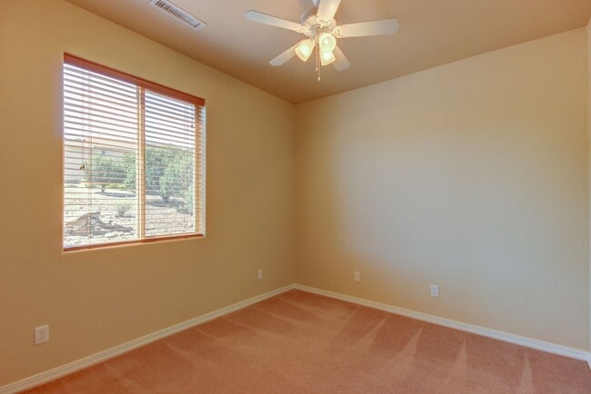 Building Photo - Yavapai Hills with 3 Car Garage