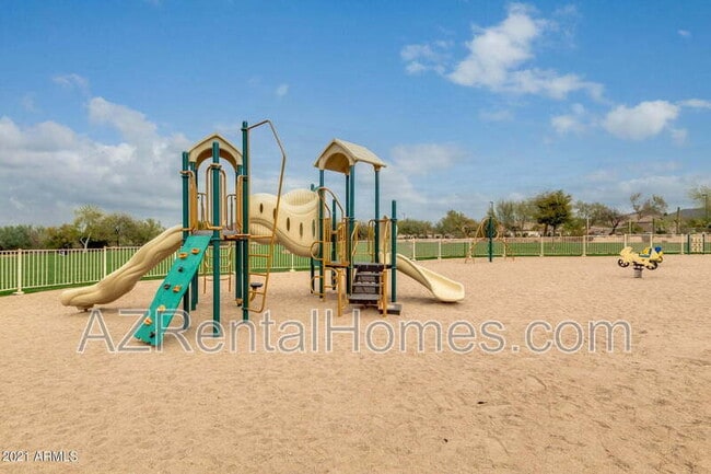 Building Photo - 3618 N Santiago Cir