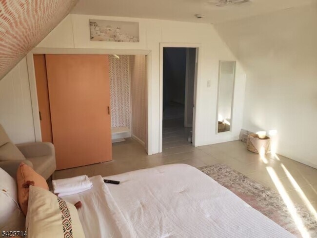 Building Photo - 187 Milford Ave