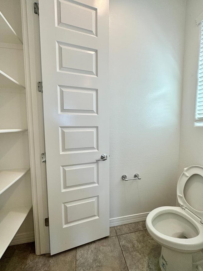 Building Photo - 9006 W Rancho Dr