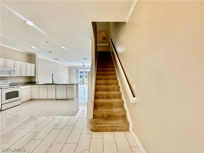 Building Photo - 996 Hampton Cir