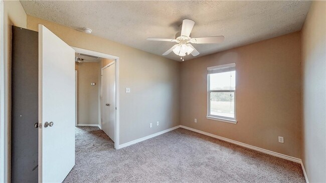 Building Photo - 4023 Southern Trace Dr