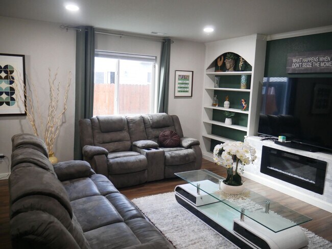 Building Photo - 2 Story Stunner in Widefield - $2750/Mos P...