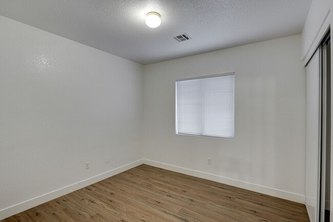 Building Photo - Charming Single-Story in Silverado Ranch!