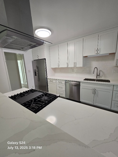 Building Photo - 9310 Manor Dr