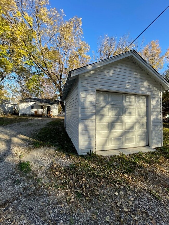 Building Photo - 409 State St
