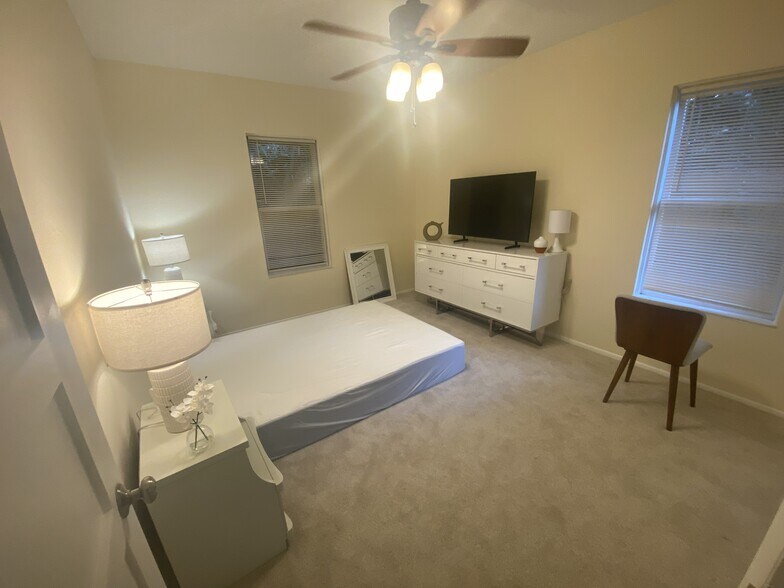 Master Bedroom - 2506 Formosa Ave