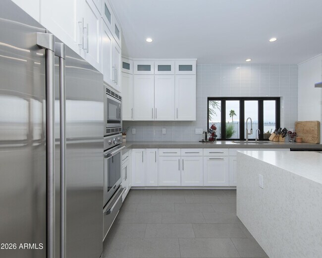 Building Photo - 2423 E Lincoln Cir