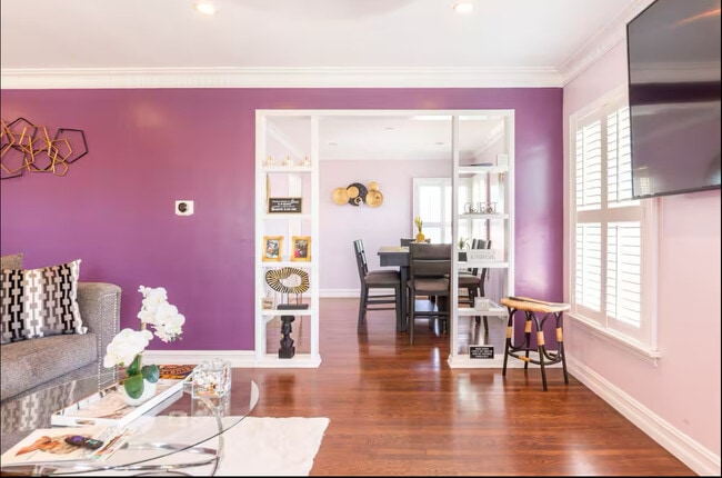 Building Photo - 6016 S Fairfax Ave