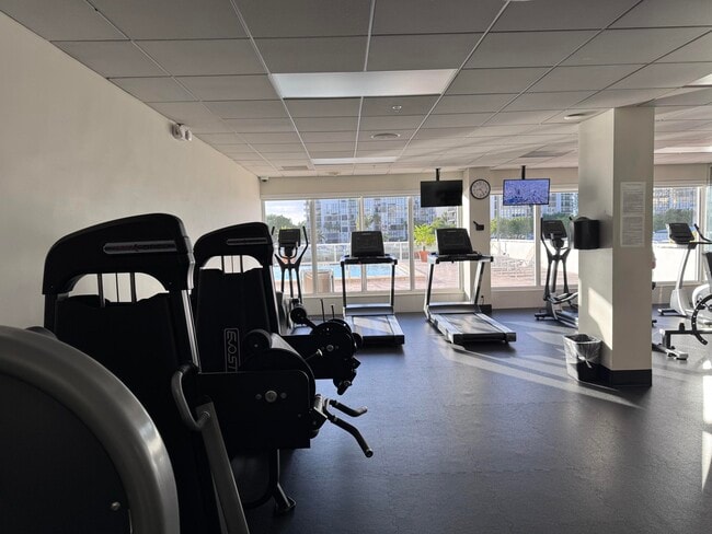 Building Photo - 3000 S Ocean Dr