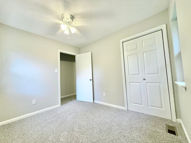 Building Photo - 92 Sycamore Cir