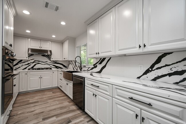 Building Photo - 1805 East Ave