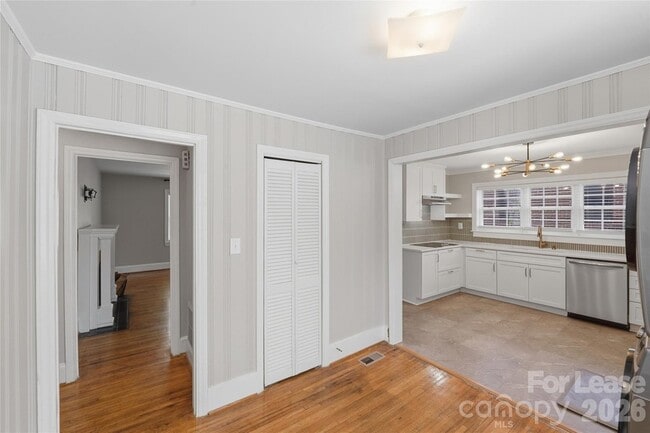 Building Photo - 2214 Arnold Dr