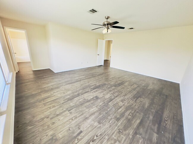 Building Photo - Spacious 4-Bedroom Home in Westwood – Lean...