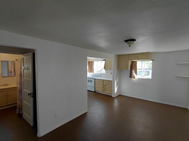 Building Photo - Cozy 2 Bed / 1 Bath Home with Open Space & Privacy – Ocotillo, CA