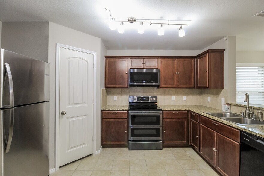 Building Photo - 2484 French St