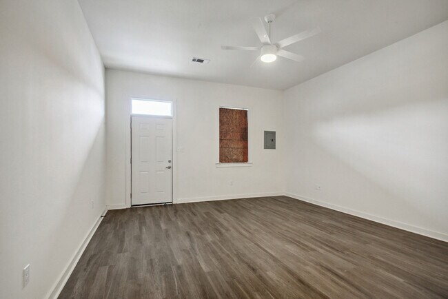 Building Photo - 13880 Hayne Blvd