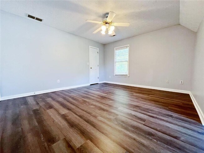 Building Photo - 3060 Oak Meadow Dr